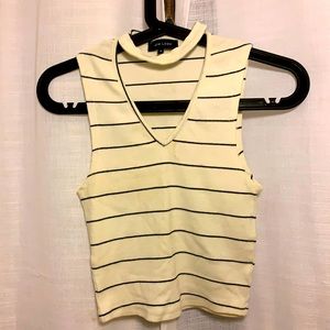 V-neck crop blouse W/ chocker